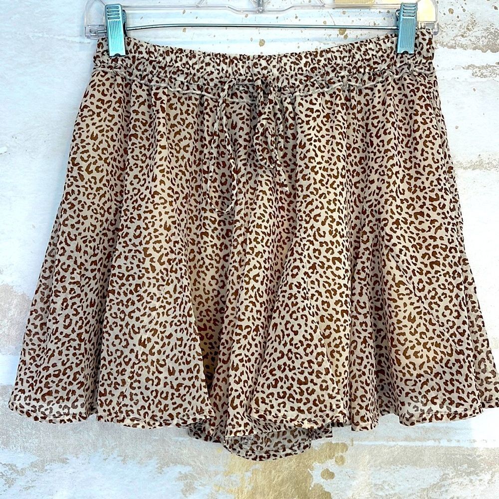 Leopard Print Flowy shorts size Medium